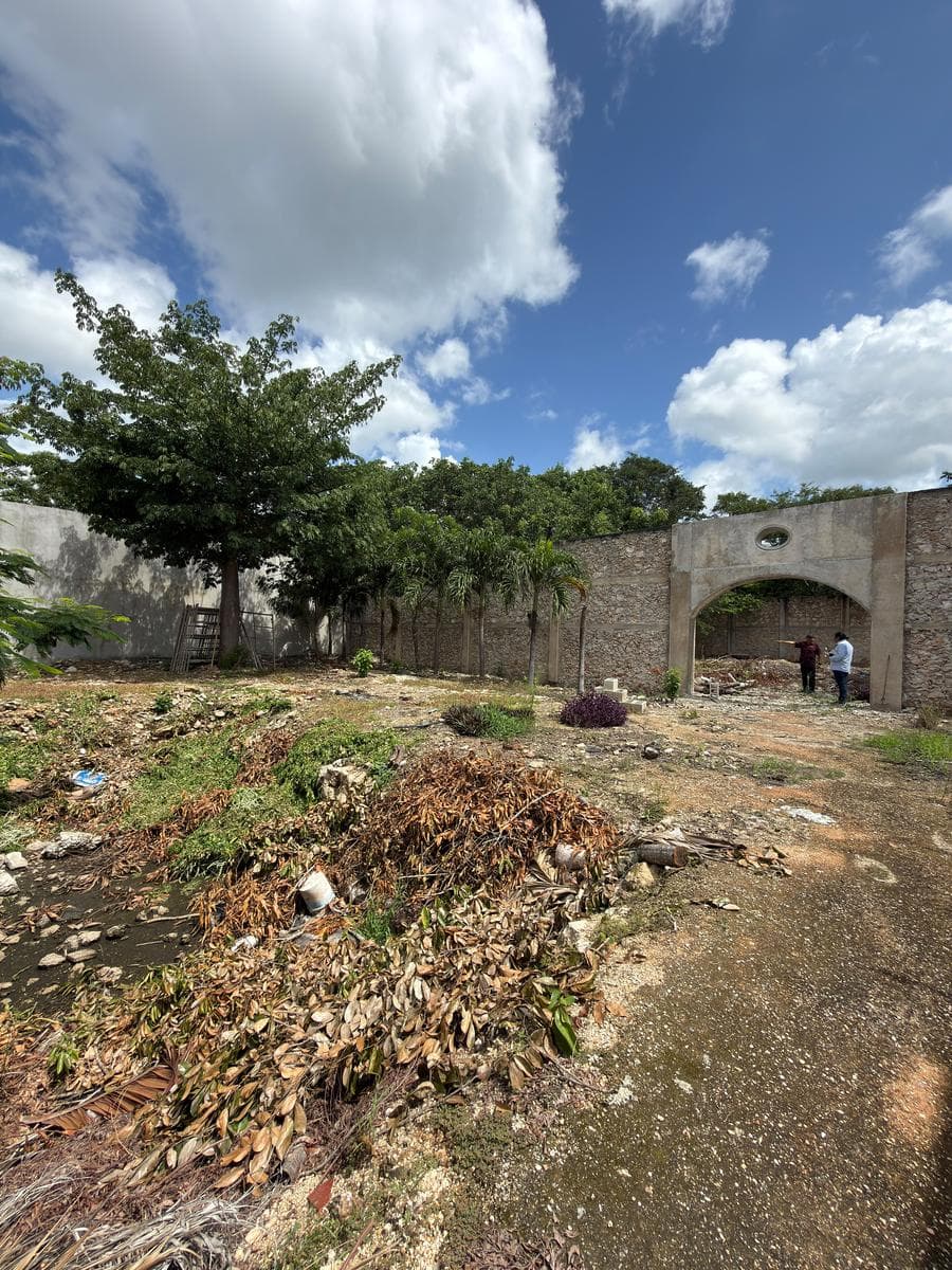 LAND FOR SALE IN CONKAL, WITH A BUILDING AND SURVEYED BOUNDARIES
