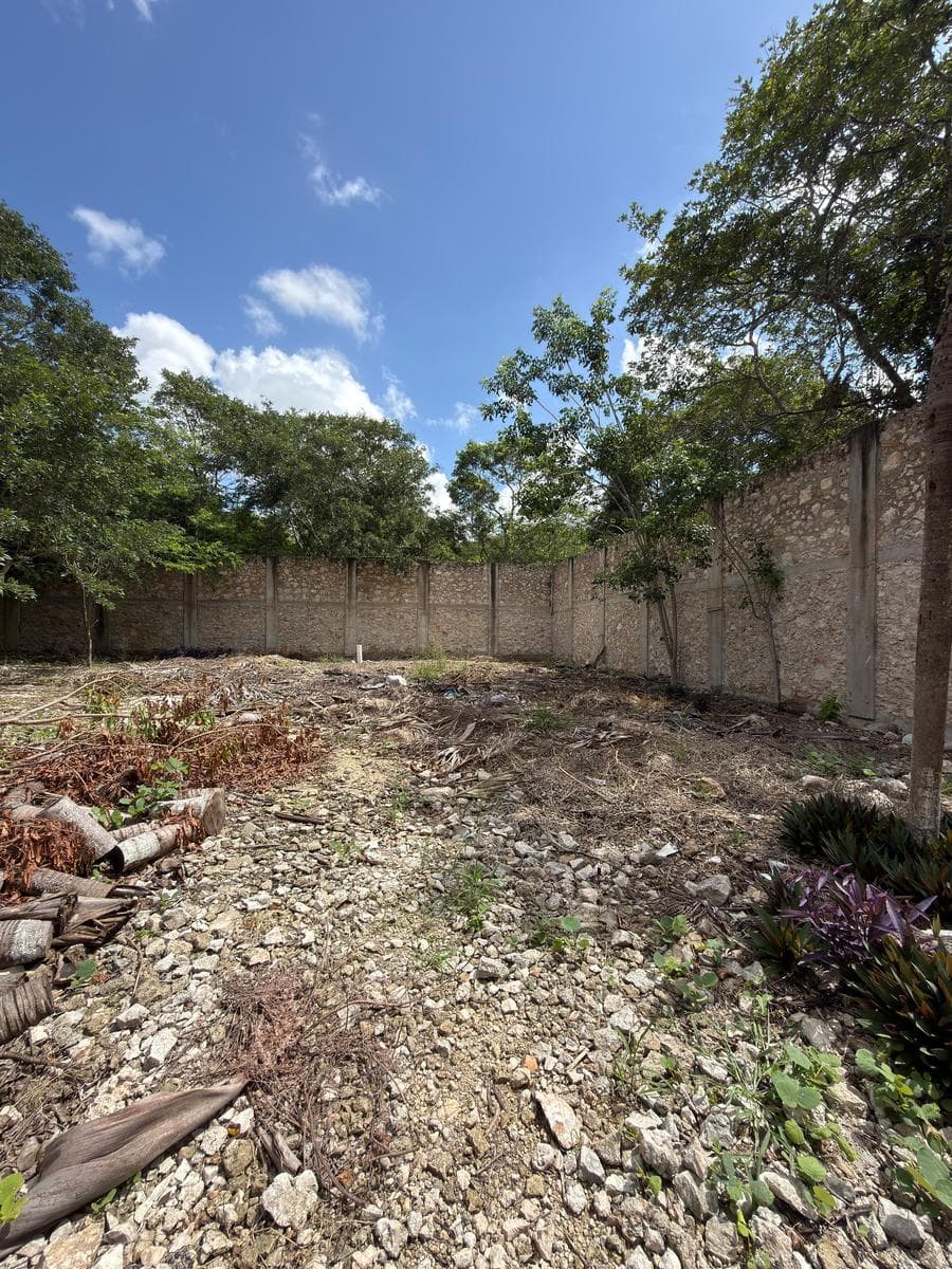 LAND FOR SALE IN CONKAL, WITH A BUILDING AND SURVEYED BOUNDARIES