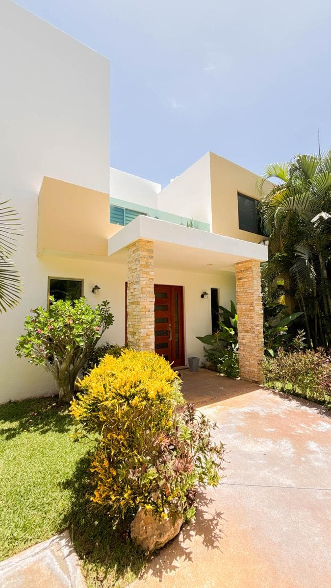 HOUSE FOR SALE IN MÉRIDA, DZITYÁ, CASA JARDINES, LARGE LOT