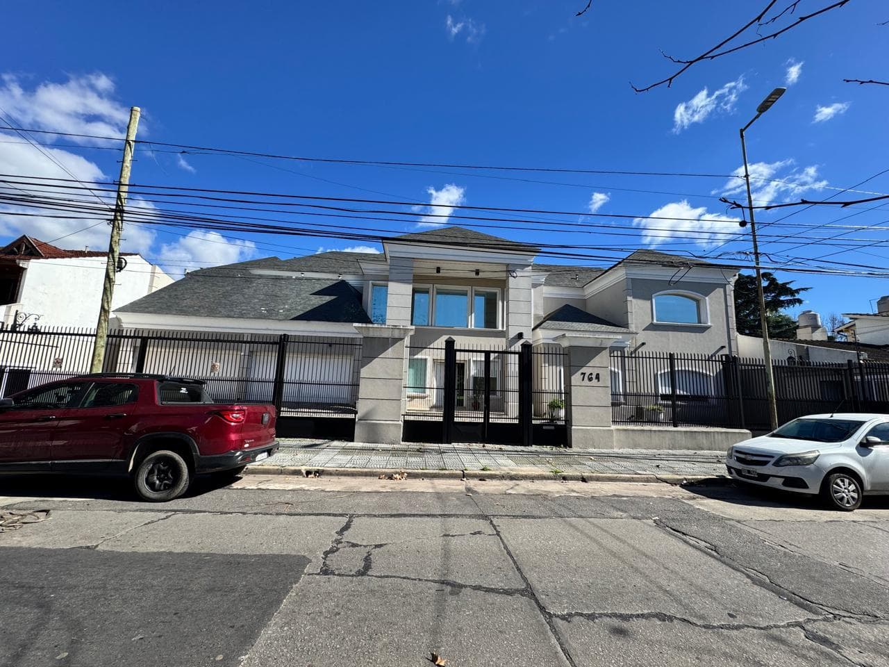 House for sale, 8 rooms, with garden and pool, Haedo