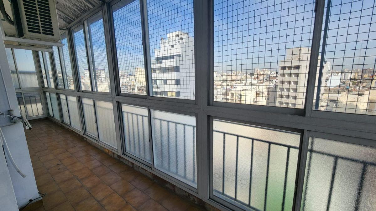 3-Bedroom Apartment Facing the Street with a Balcony - Very Bright