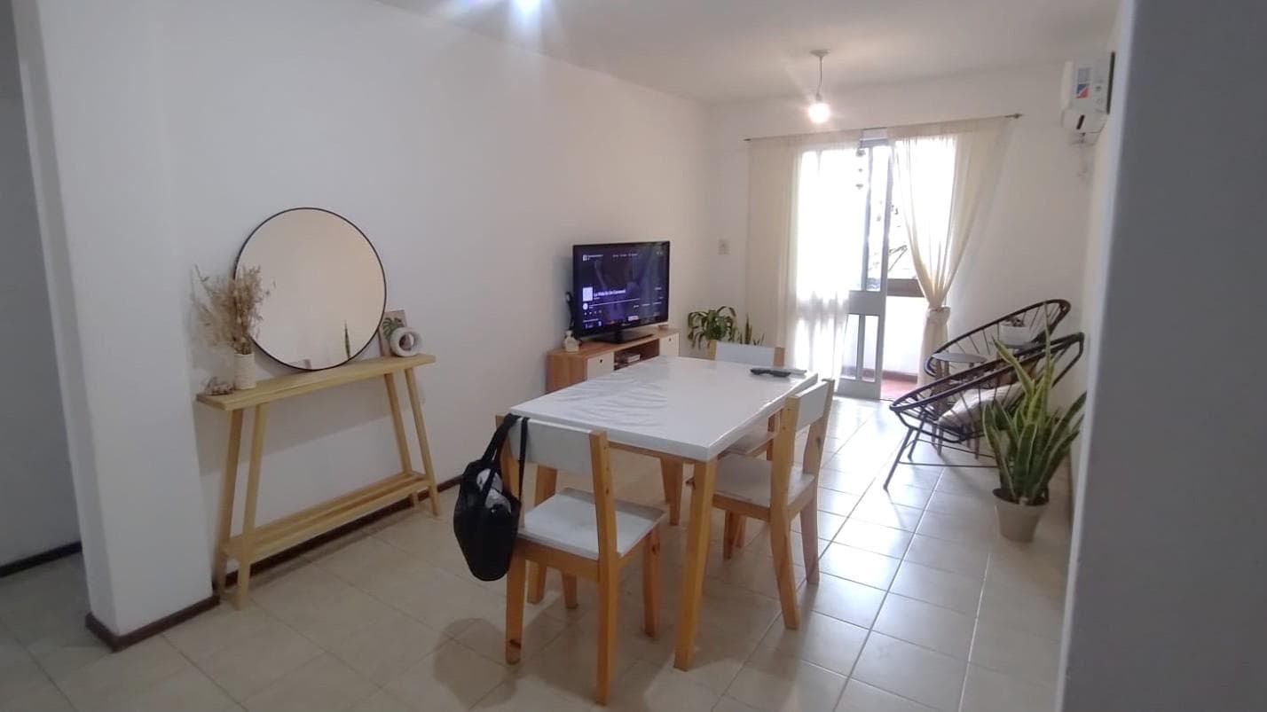 2-Bedroom Apartment in Pichincha with a Balcony