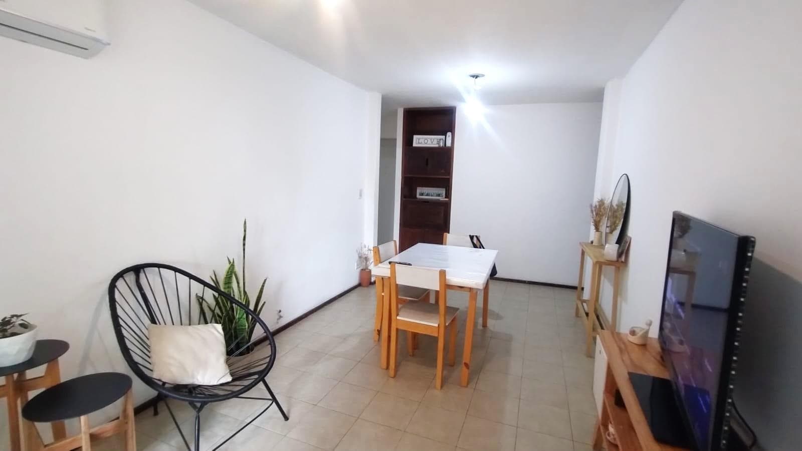 2-Bedroom Apartment in Pichincha with a Balcony