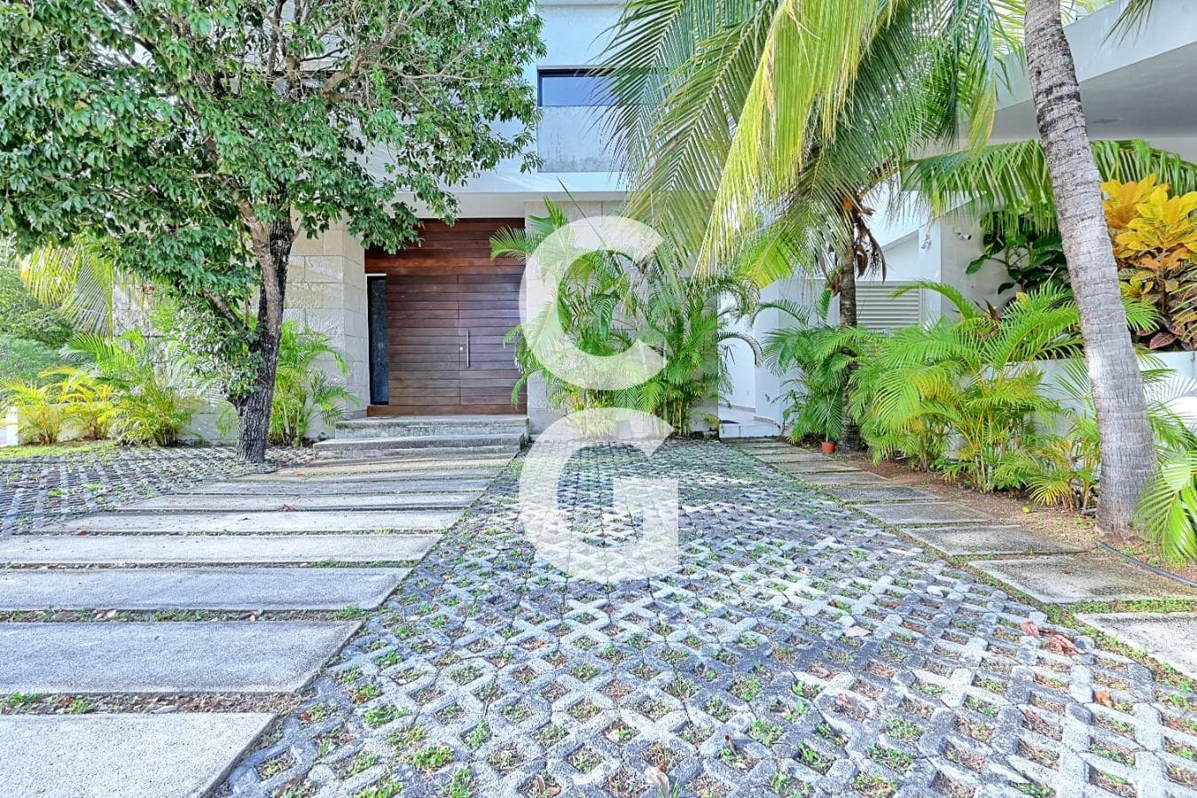 House for Rent in Cancún in the Lagos del Sol Residential Complex with 4 Bedrooms