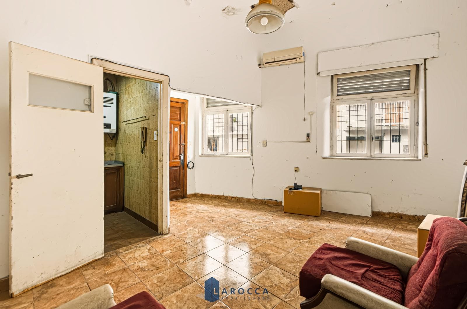 PH IN PB - FOR SALE - PALERMO - 2 ROOMS - STREET-FACING - IN NEED OF RENOVATION - YARD