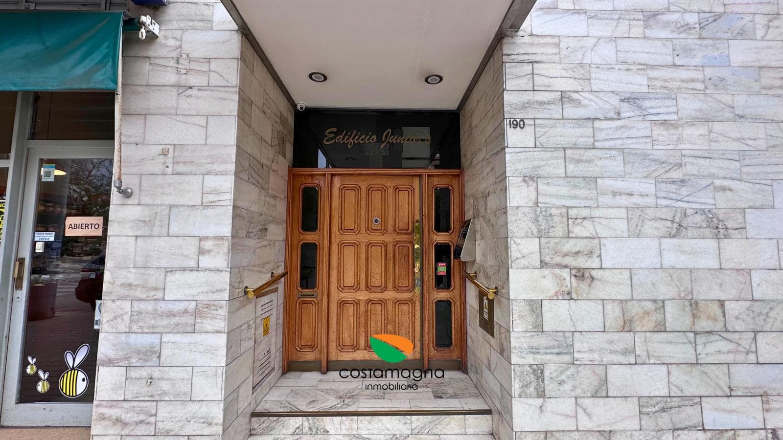 3-Bedroom Apartment with Garage on General Paz