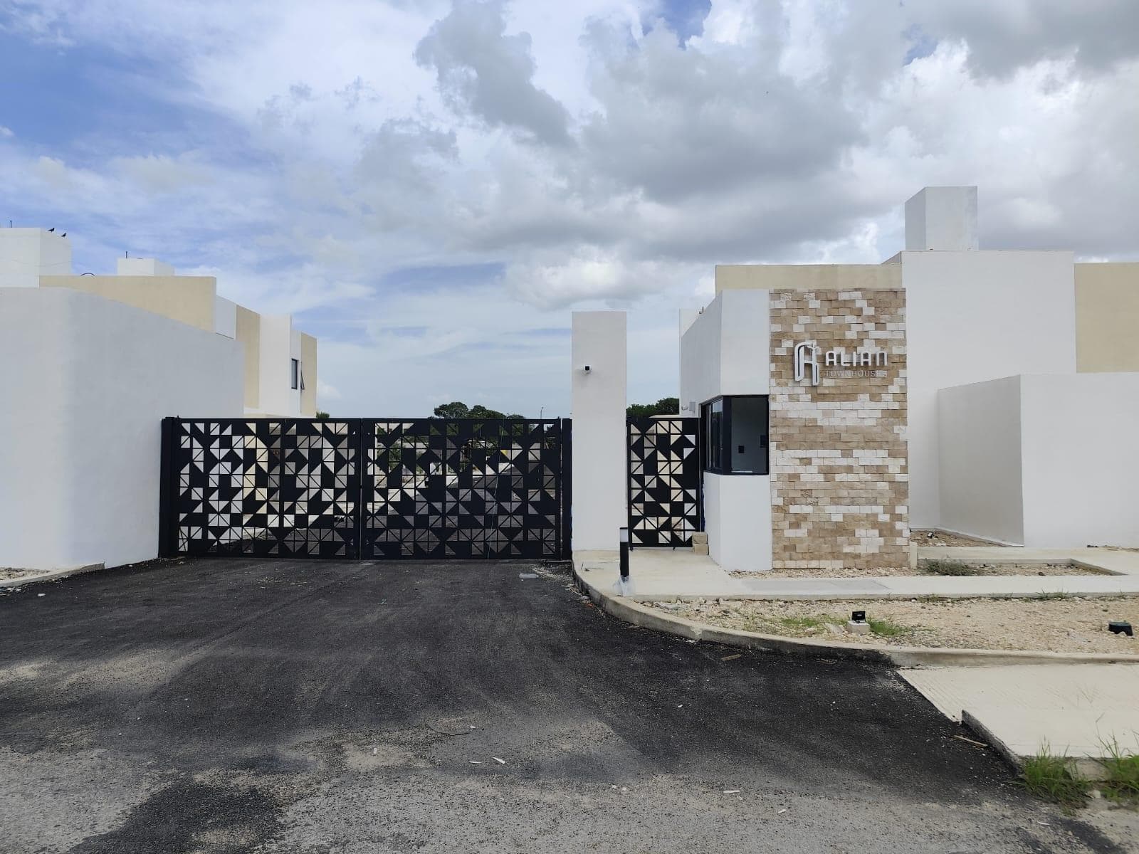 House in a condominium complex in the Real Montejo Subdivision