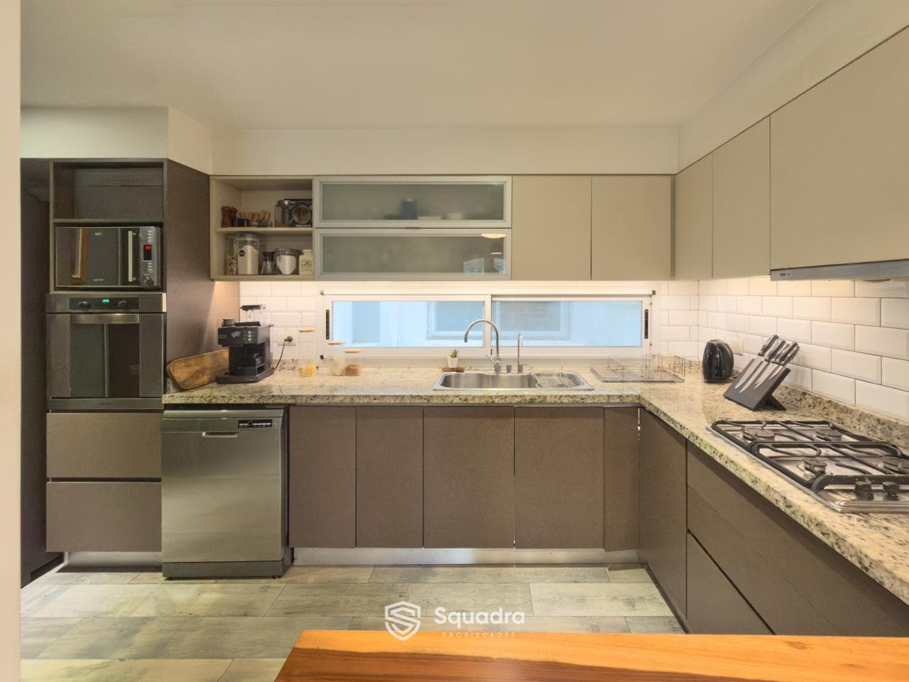FOR SALE | TRADE - 4-Bedroom House with outdoor kitchen and barbecue area - Echesortu Neighborhood, Rosario.