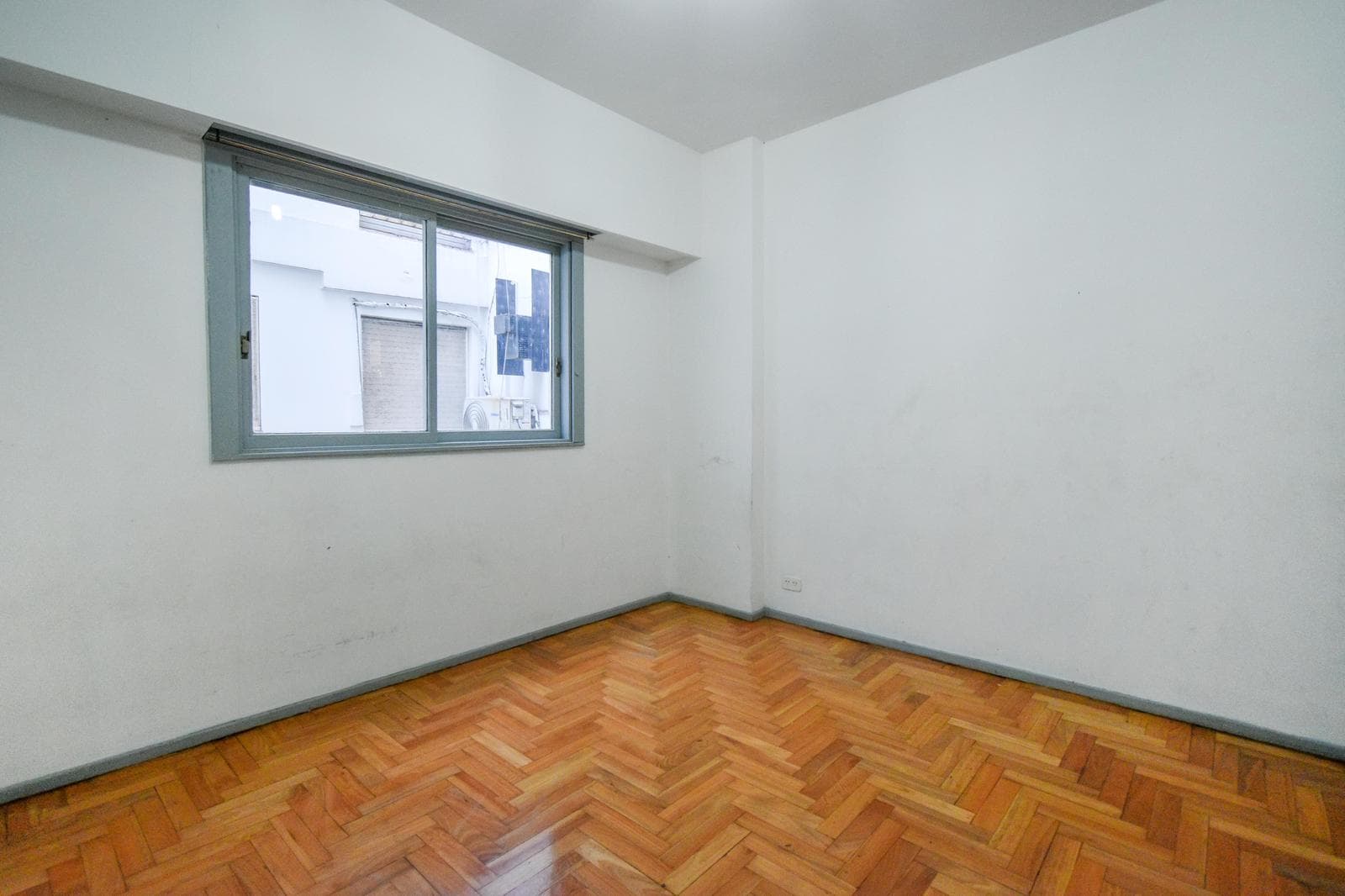 3-Bedroom Apartment for Sale with a Balcony in Monserrat