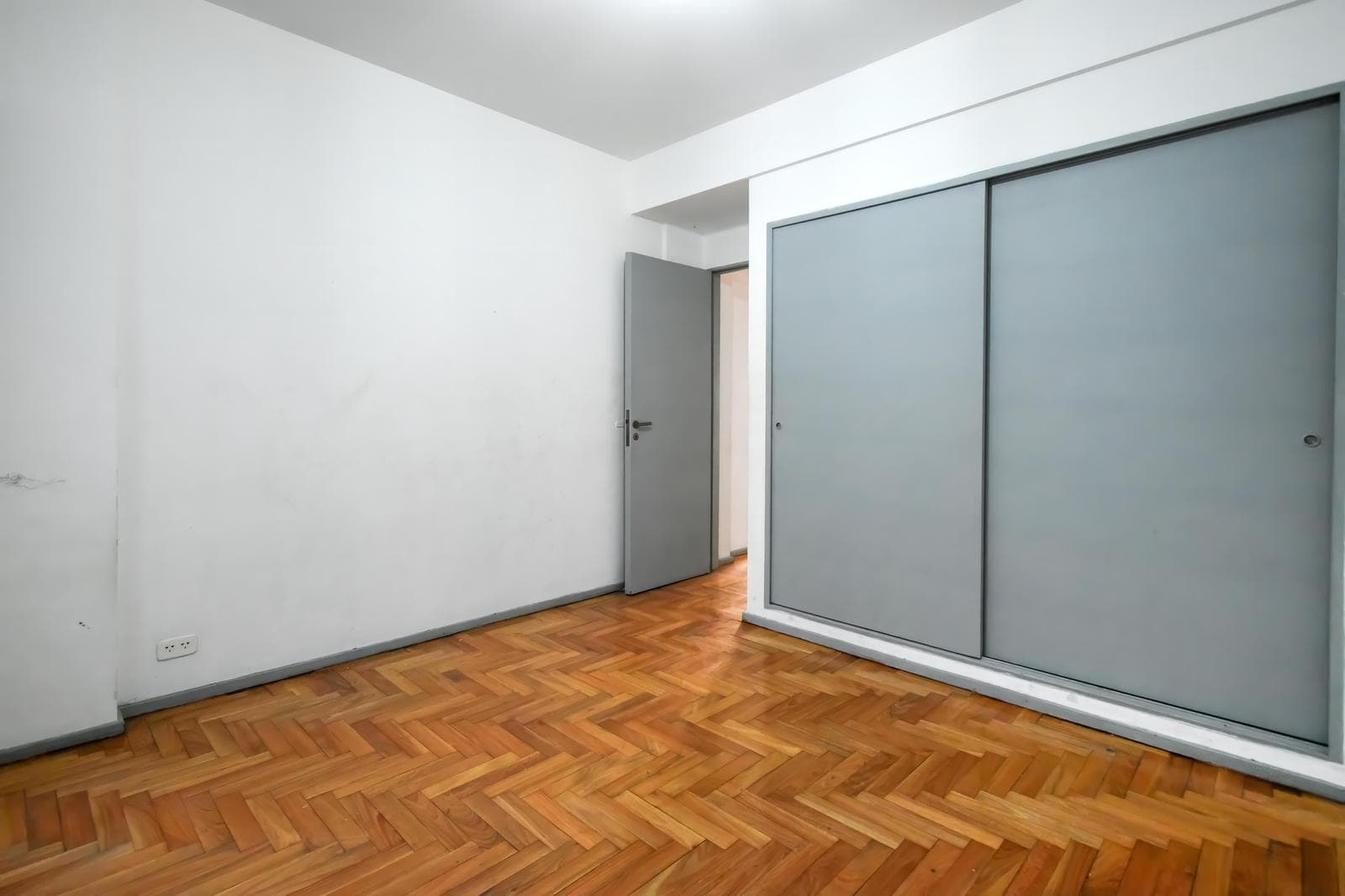3-Bedroom Apartment for Sale with a Balcony in Monserrat
