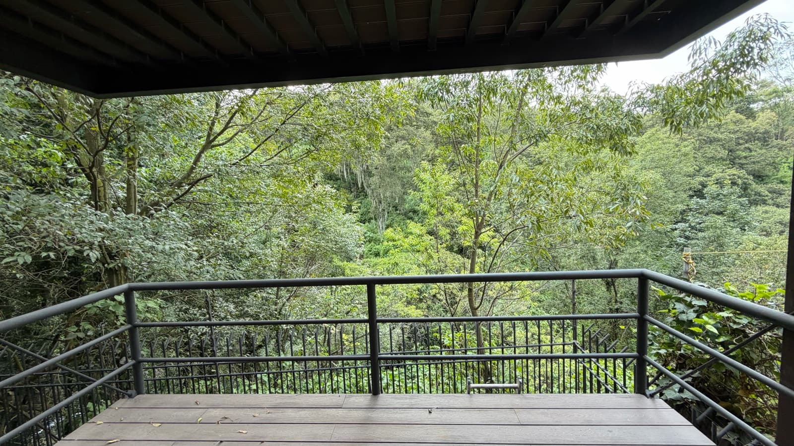 Beautiful apartment + terrace with a stunning view of the ravine