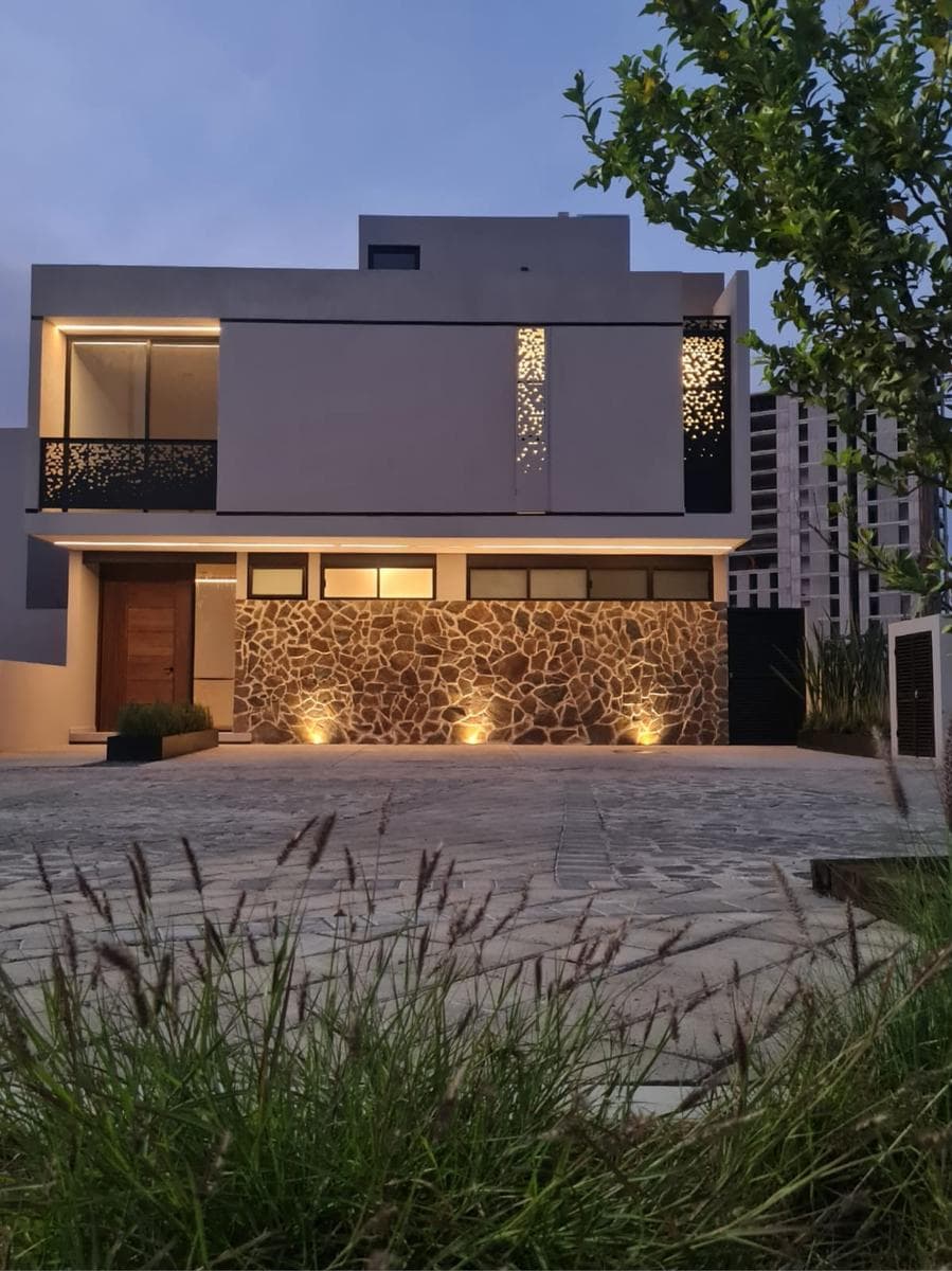 House for Sale in Hacienda Carlota