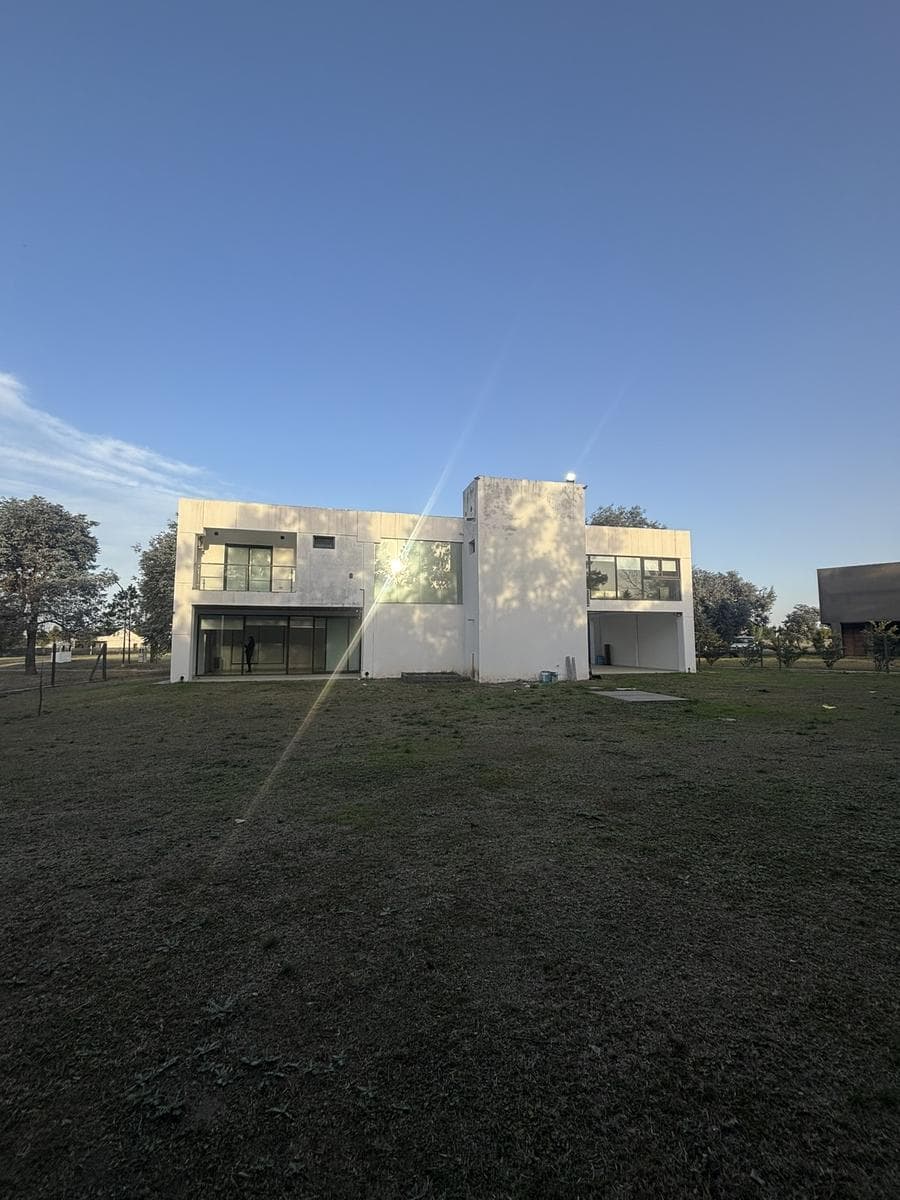 3-BEDROOM HOUSE FOR RENT - JIREH DORF NEIGHBORHOOD