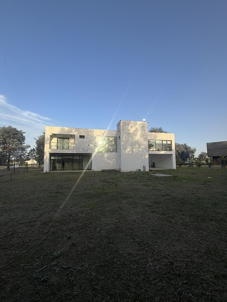 3-BEDROOM HOUSE FOR RENT - JIREH DORF NEIGHBORHOOD