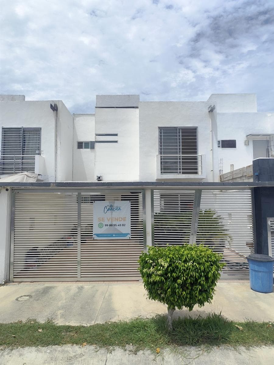 House in Villas del Arte for SALE