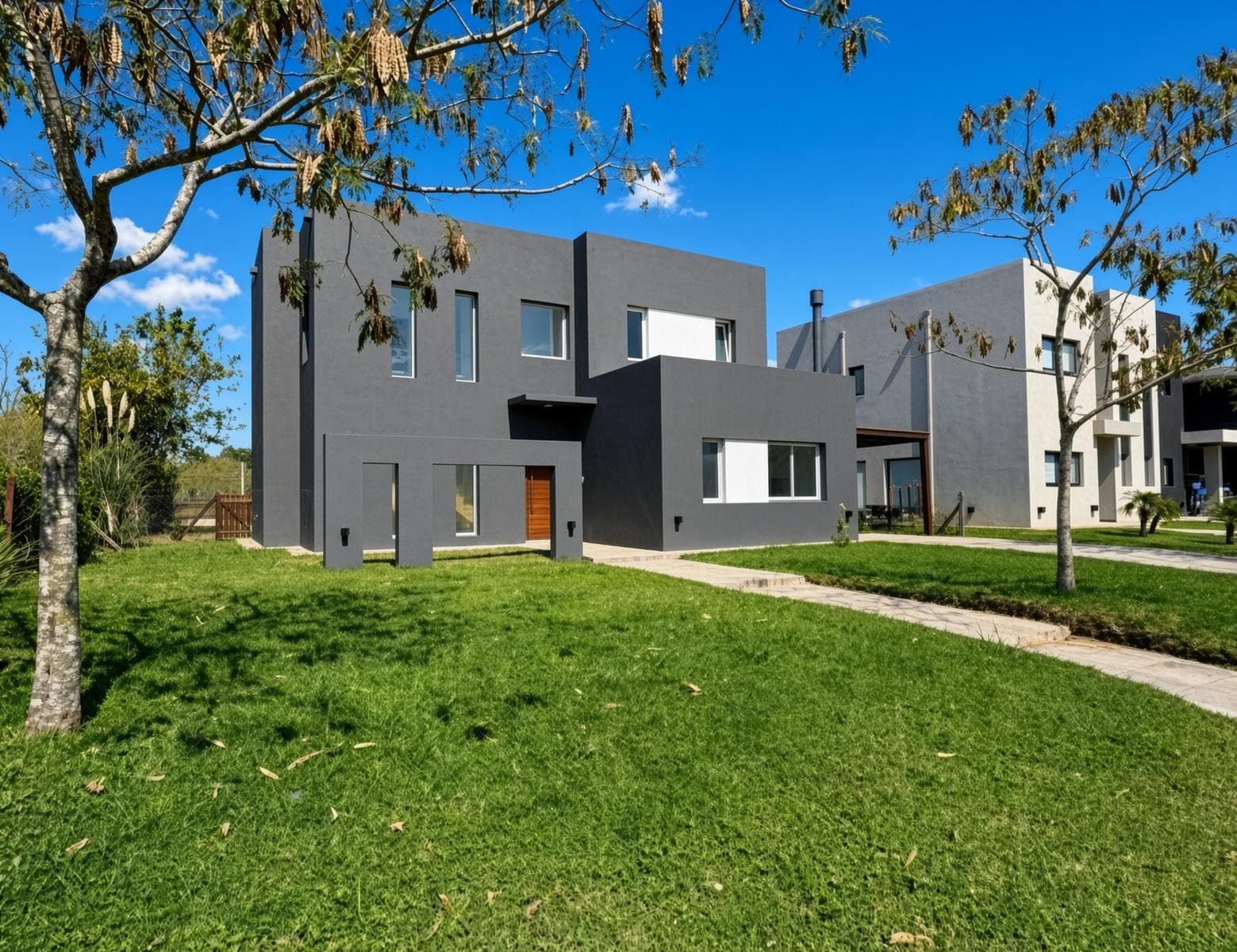 House for Sale in Puertos del Lago – Acacias Neighborhood | 3 Bedrooms | Pool
