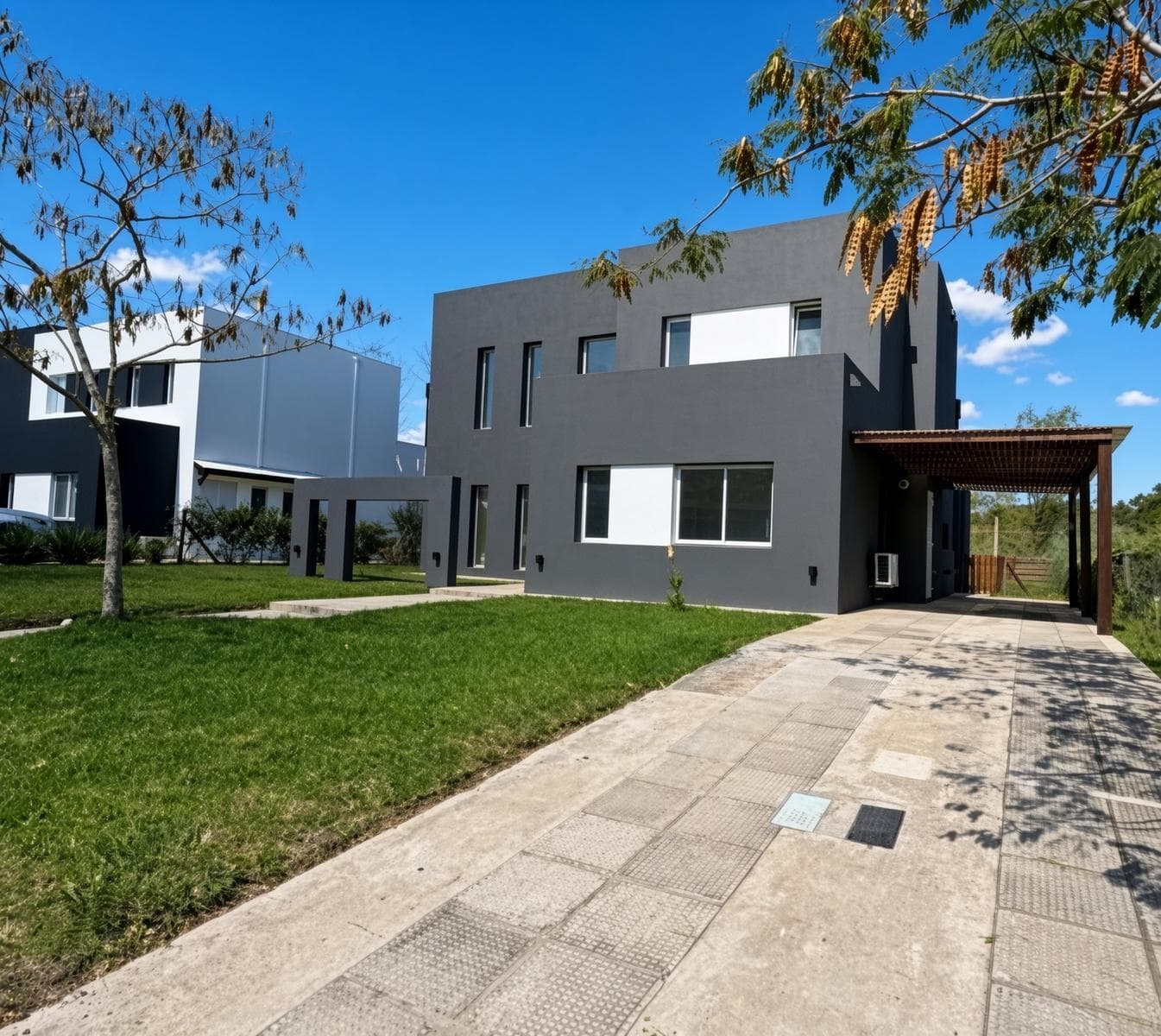 House for Sale in Puertos del Lago – Acacias Neighborhood | 3 Bedrooms | Pool