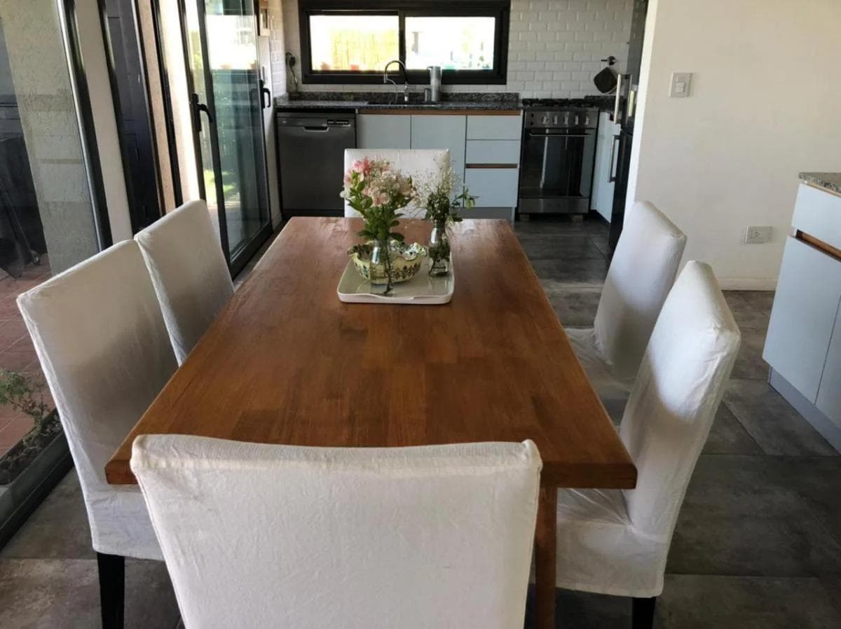 For sale: House with 5 rooms, 450 m² in the Vila Marina I Villanueva neighborhood.