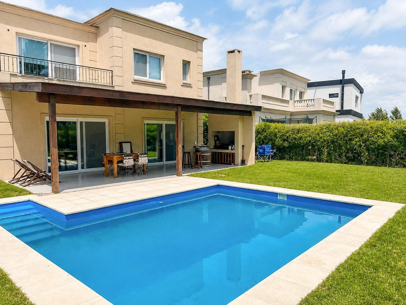 5-Bedroom House for Sale, 550 m², with Pool, in the Los Castaños neighborhood of Nordelta, Tigre
