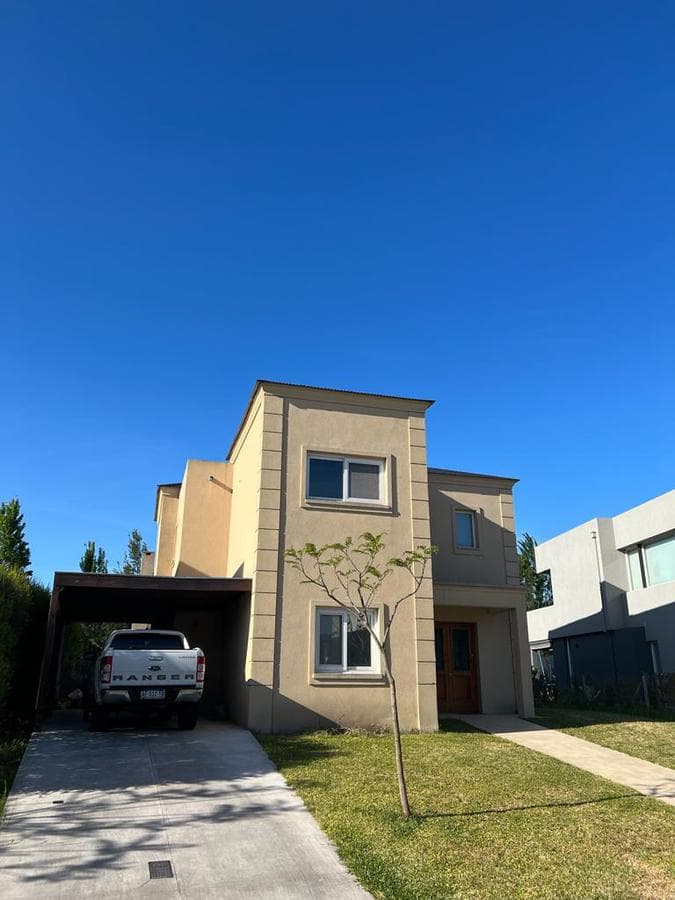 5-Bedroom House for Sale, 550 m², with Pool, in the Los Castaños neighborhood of Nordelta, Tigre