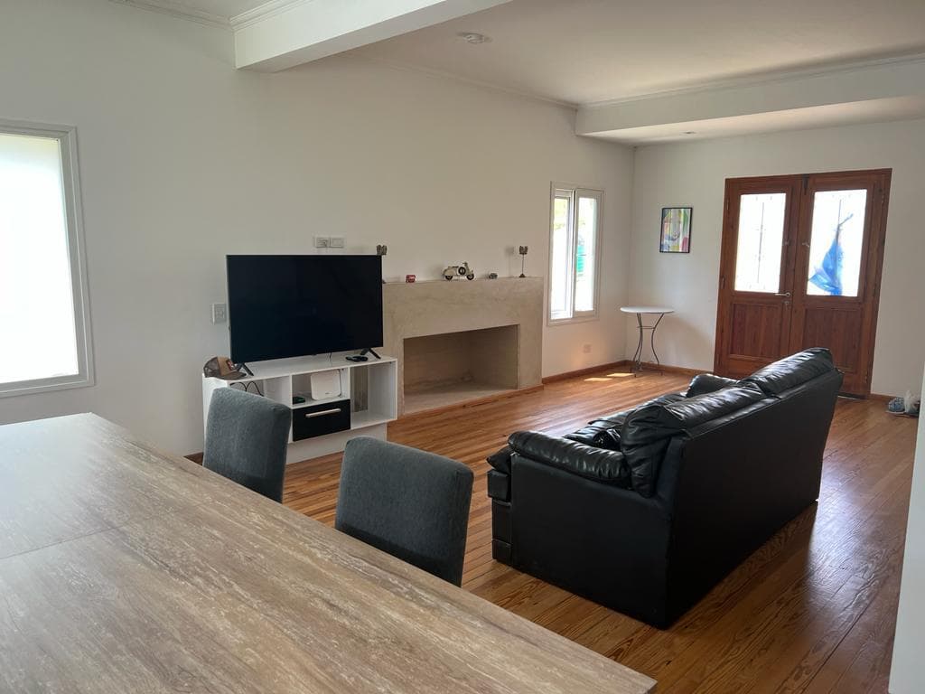 5-Bedroom House for Sale, 550 m², with Pool, in the Los Castaños neighborhood of Nordelta, Tigre