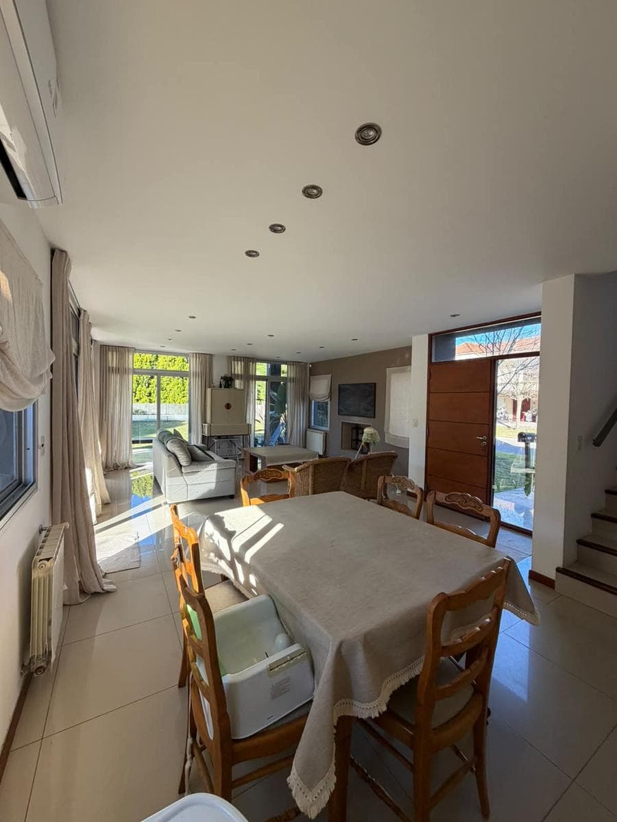 House for Sale: 5 Rooms, Mortgage Available, Santa Teresa Neighborhood, Villanueva, Tigre