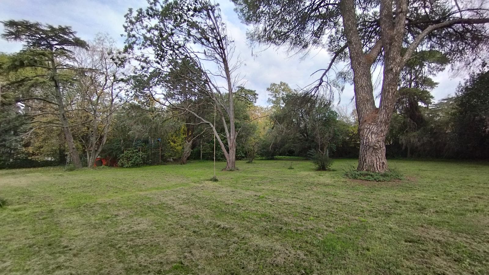 1,590-square-meter Lot in Sivori and Primera Junta, San Miguel