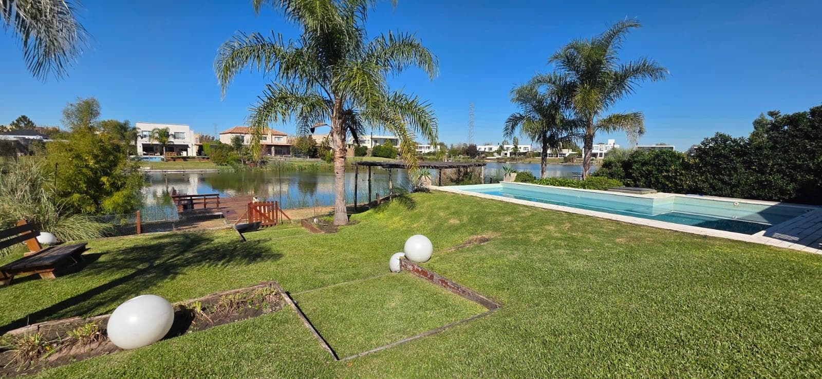 Annual Rental: 5-Bedroom House in La Laguna, San Benito Neighborhood, Villanueva Tigre