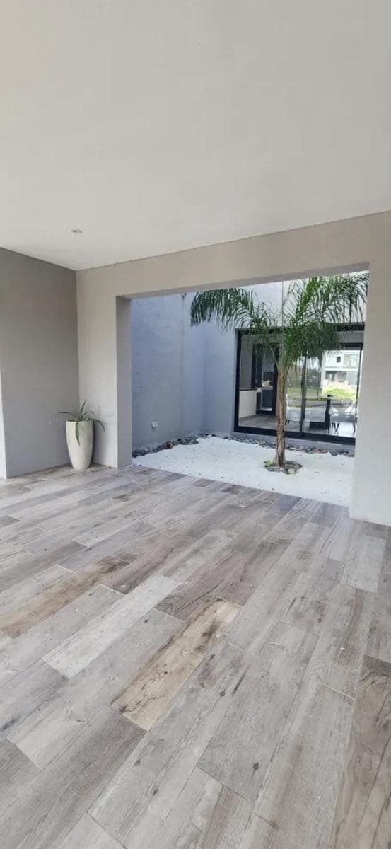 House for Sale: 6 Rooms, Riverfront, with Private Dock, El Canal Neighborhood, Villanueva, Tigre