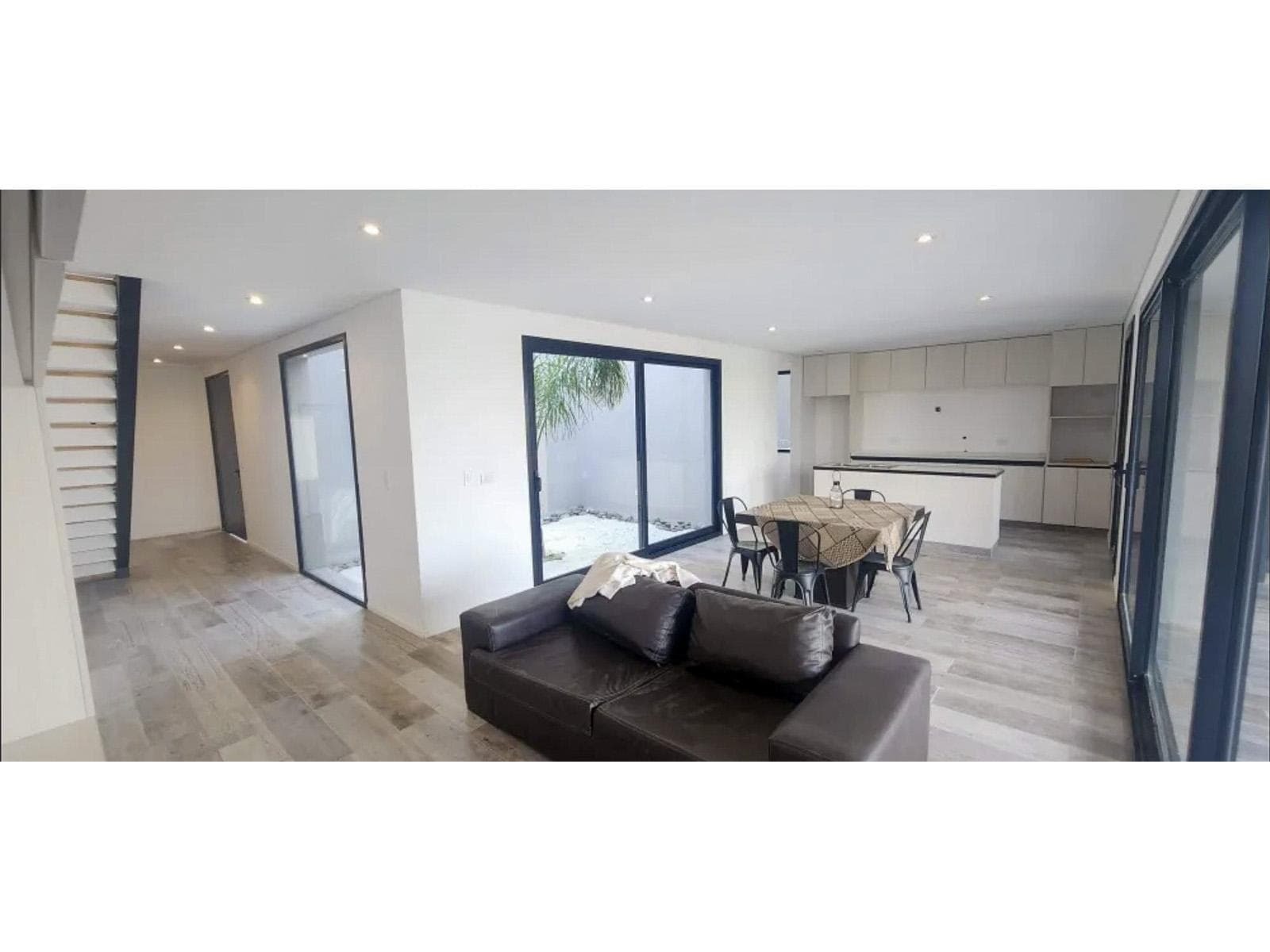 House for Sale: 6 Rooms, Riverfront, with Private Dock, El Canal Neighborhood, Villanueva, Tigre
