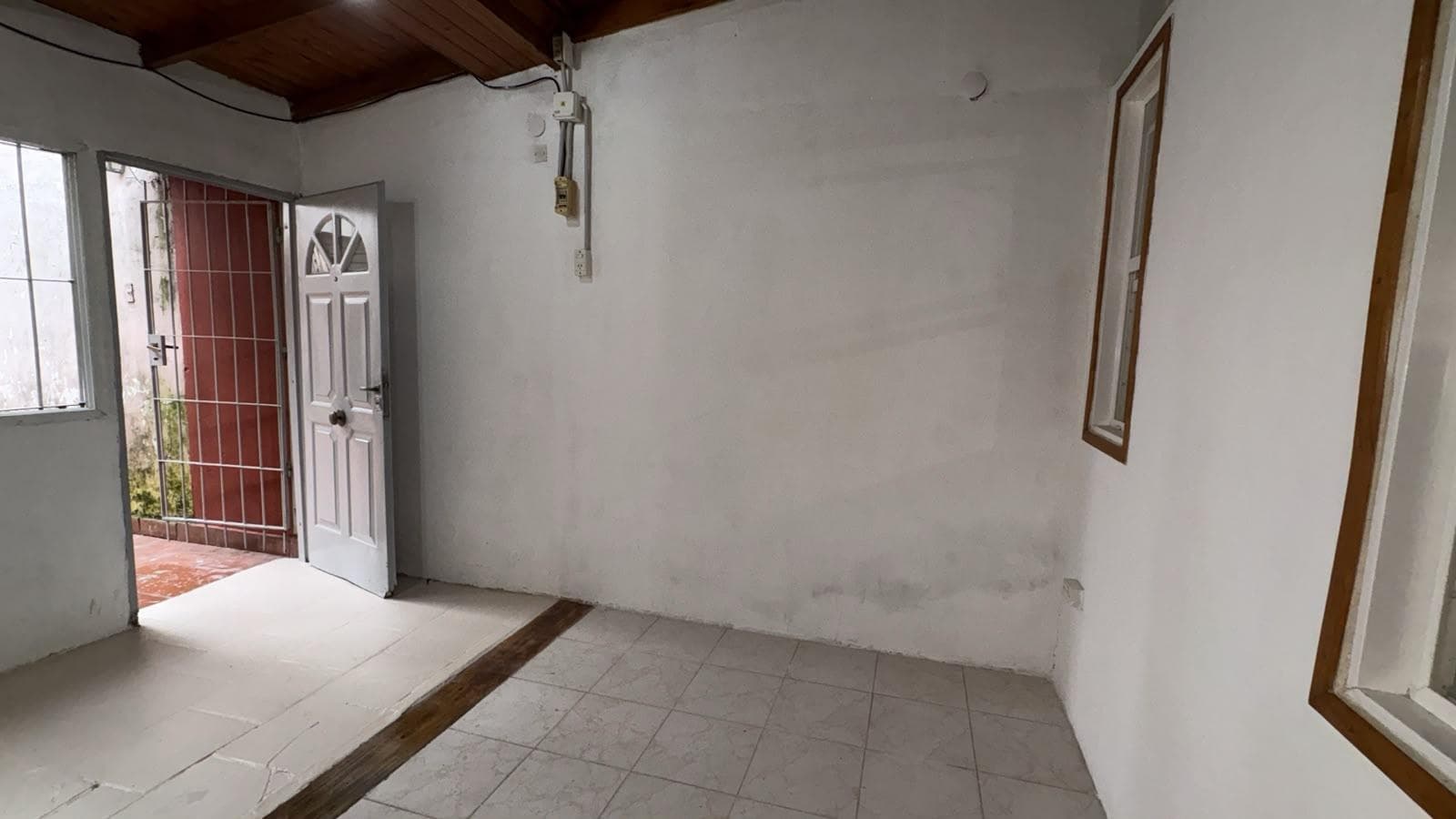 FOR SALE: 2-ROOM APARTMENT WITH PATIO, GROUND FLOOR. QUALIFIES FOR MORTGAGE