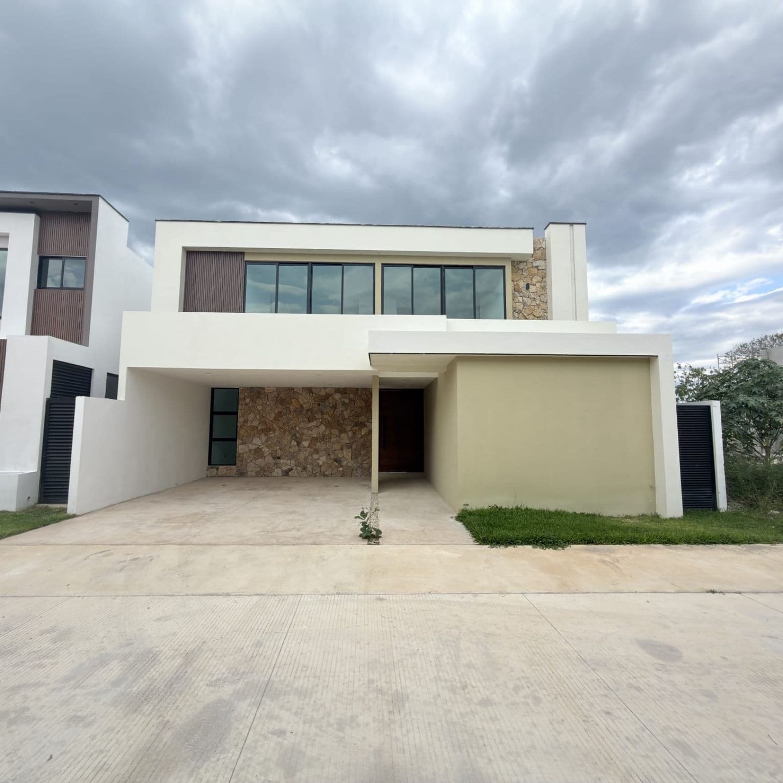 House - Parque Natura Subdivision