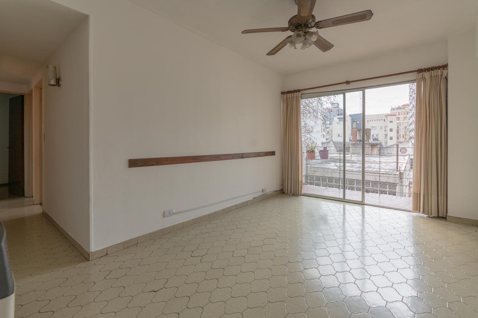 Apartment in Almagro - 4 rooms, facing the street, with a balcony - Bathroom and separate toilet - Near the Loria subway station