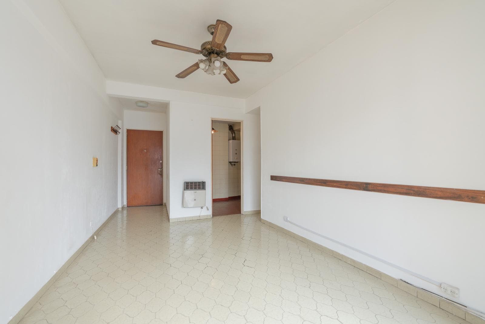 Apartment in Almagro - 4 rooms, facing the street, with a balcony - Bathroom and separate toilet - Near the Loria subway station