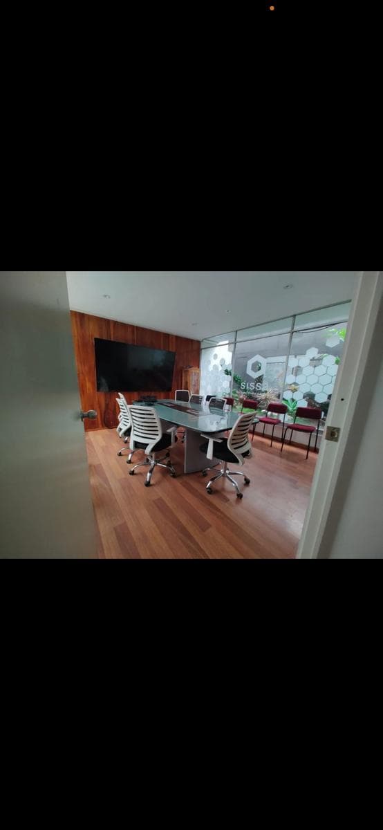 HOUSE WITH OFFICE SPACE IN LETRAN VALLE, FEATURING A ROOF GARDEN!