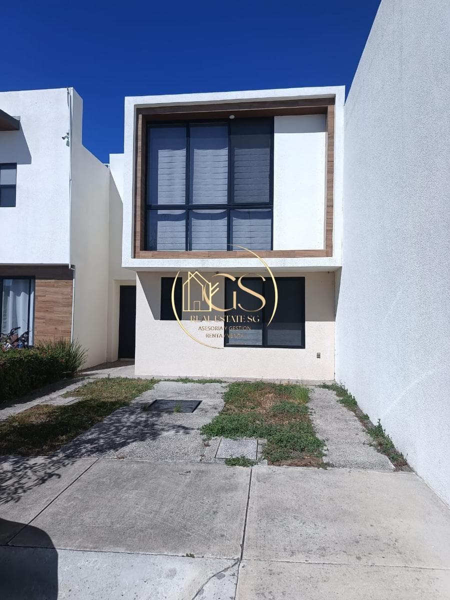 HOUSE FOR SALE IN THE CELAYA RESIDENTIAL RESORT
