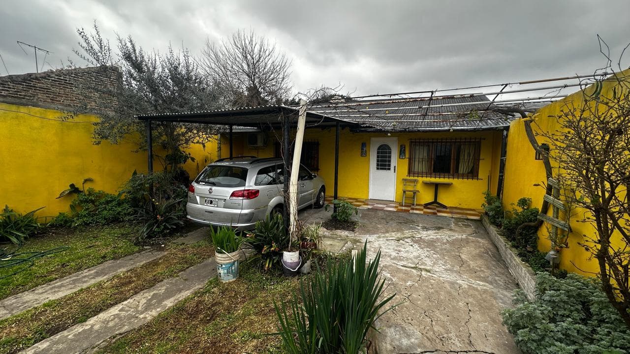 House in Temperley Oeste