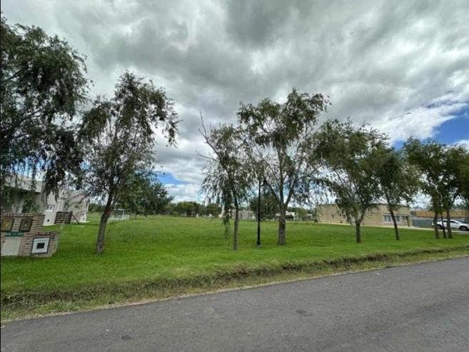 For Sale: 2,000 m² Lot in the Haras del Sur III Neighborhood, Los Robles, La Plata