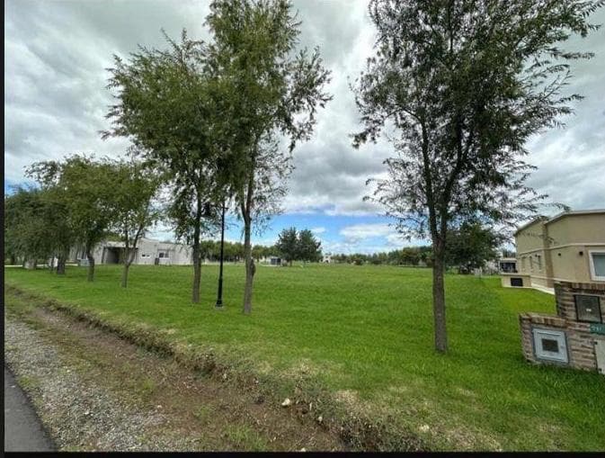For Sale: 2,000 m² Lot in the Haras del Sur III Neighborhood, Los Robles, La Plata