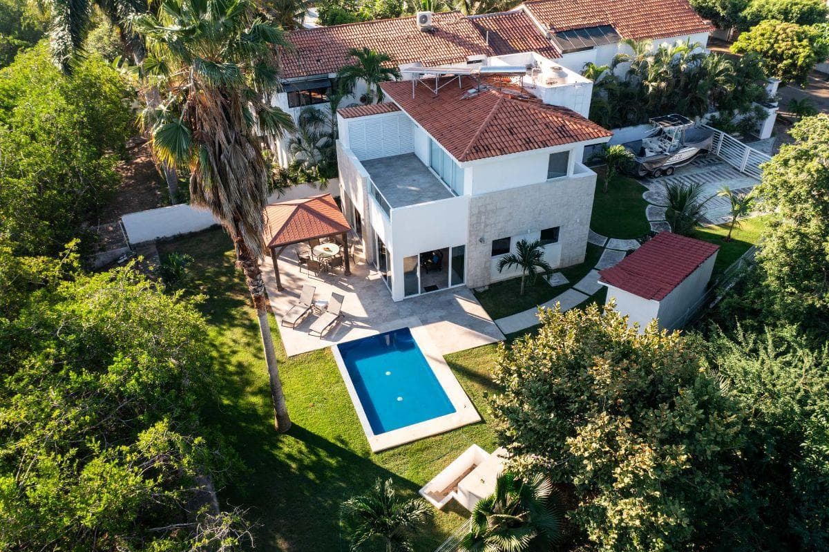 Casa en Venta en Nuevo Vallarta – Casa Primavera 77
Av. Los Cocoteros, Nuevo Vallarta, Nayarit