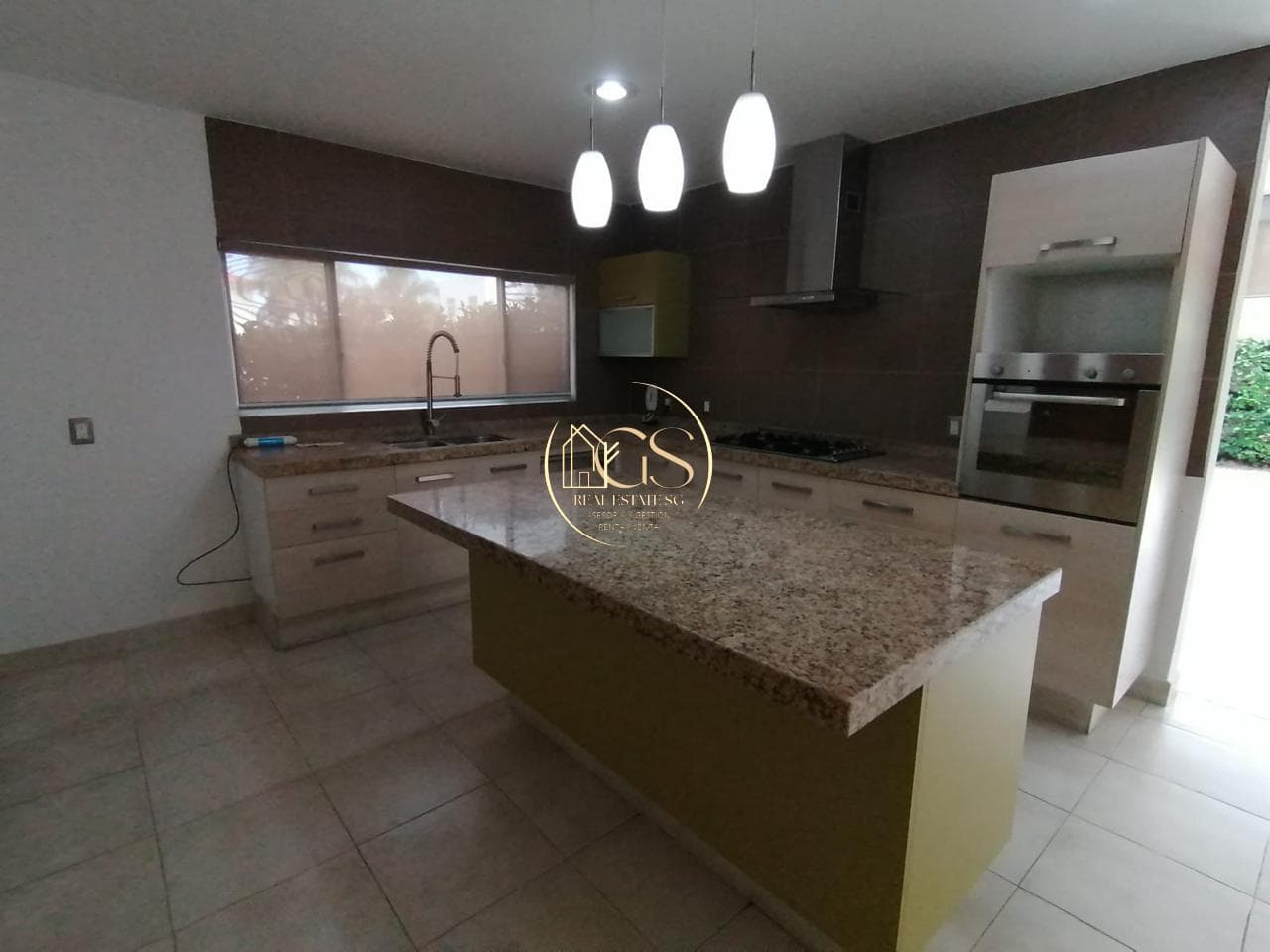 HOUSE FOR SALE IN SAN LORENZO, CELAYA RESIDENTIAL AREA