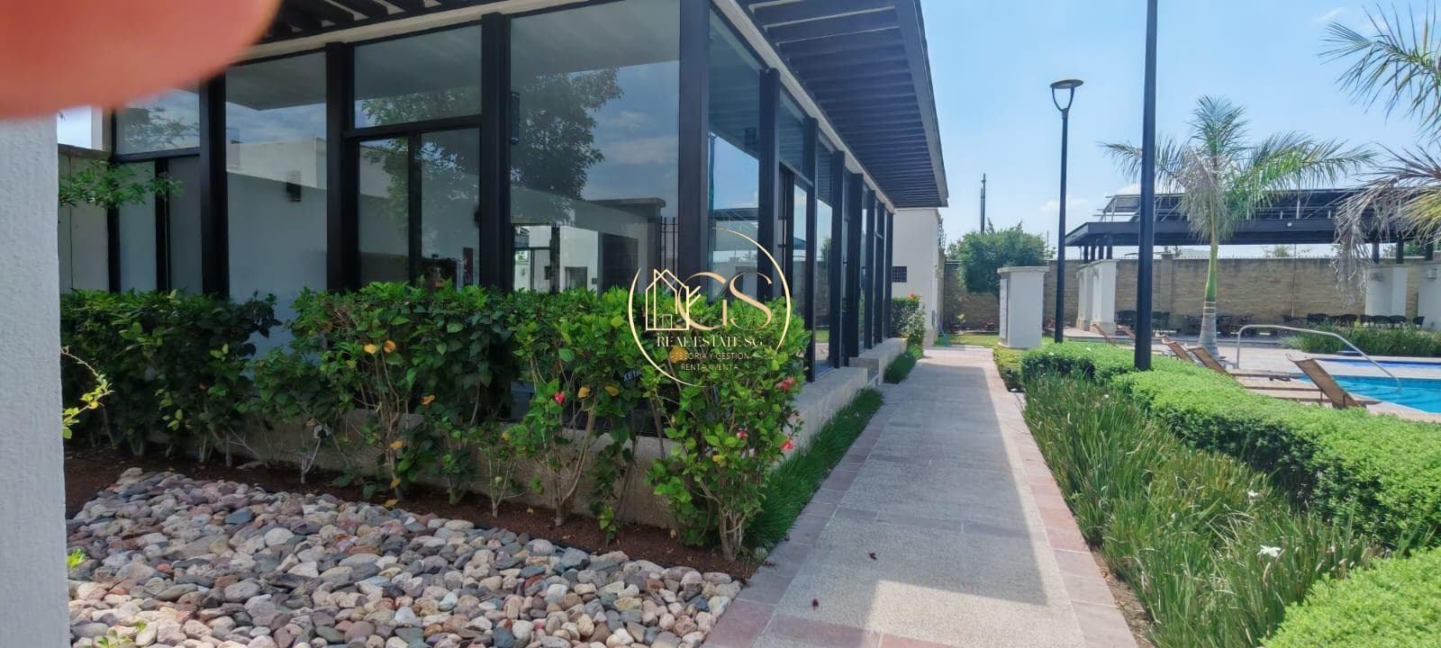 1-STORY HOUSE FOR SALE IN THE MAYORAZGO RESIDENTIAL AREA