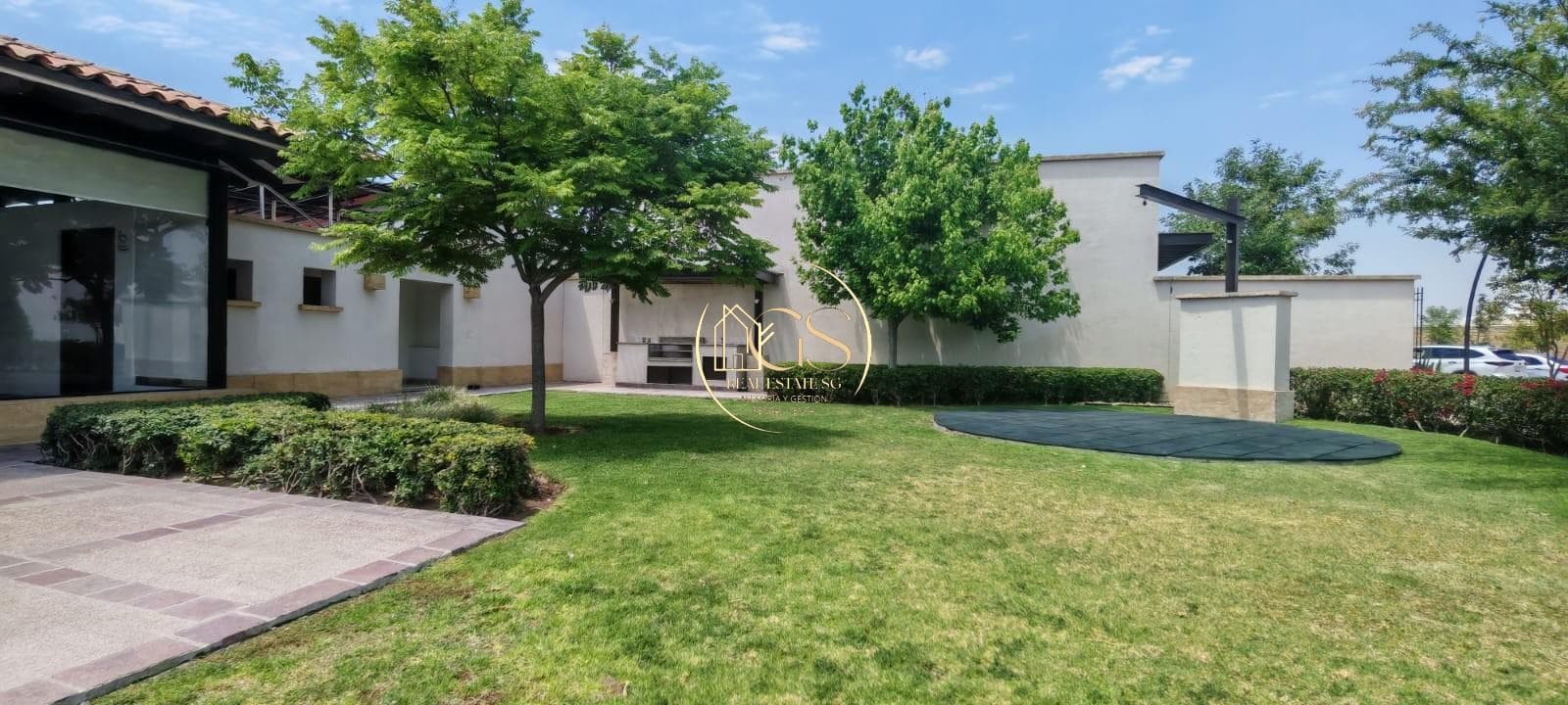 1-STORY HOUSE FOR SALE IN THE MAYORAZGO RESIDENTIAL AREA