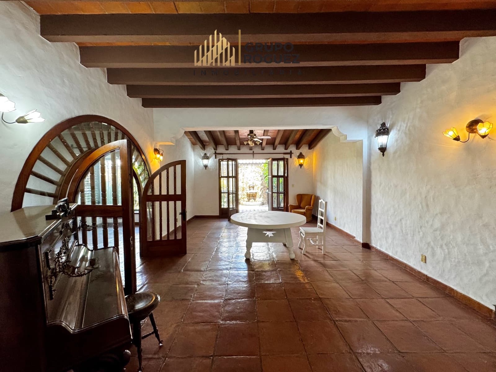 House - Vista Hermosa