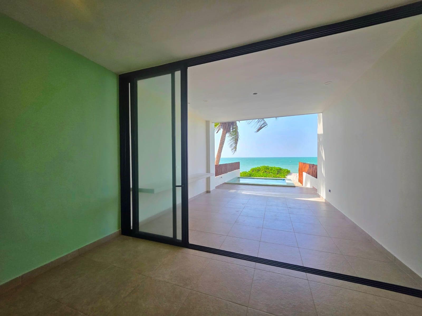 Villa for sale in Chelem Beach, Yucatán—Oceanfront—with 4 bedrooms.