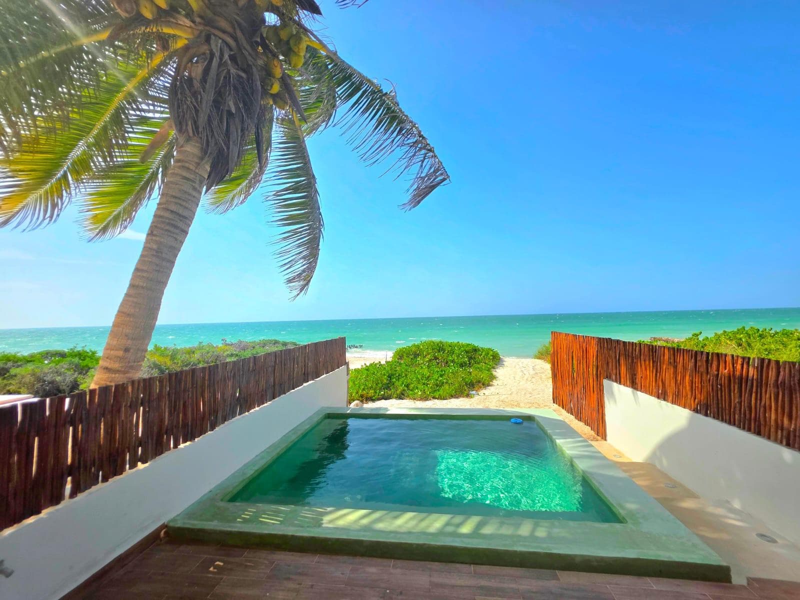 Villa for sale in Chelem Beach, Yucatán—Oceanfront—with 4 bedrooms.