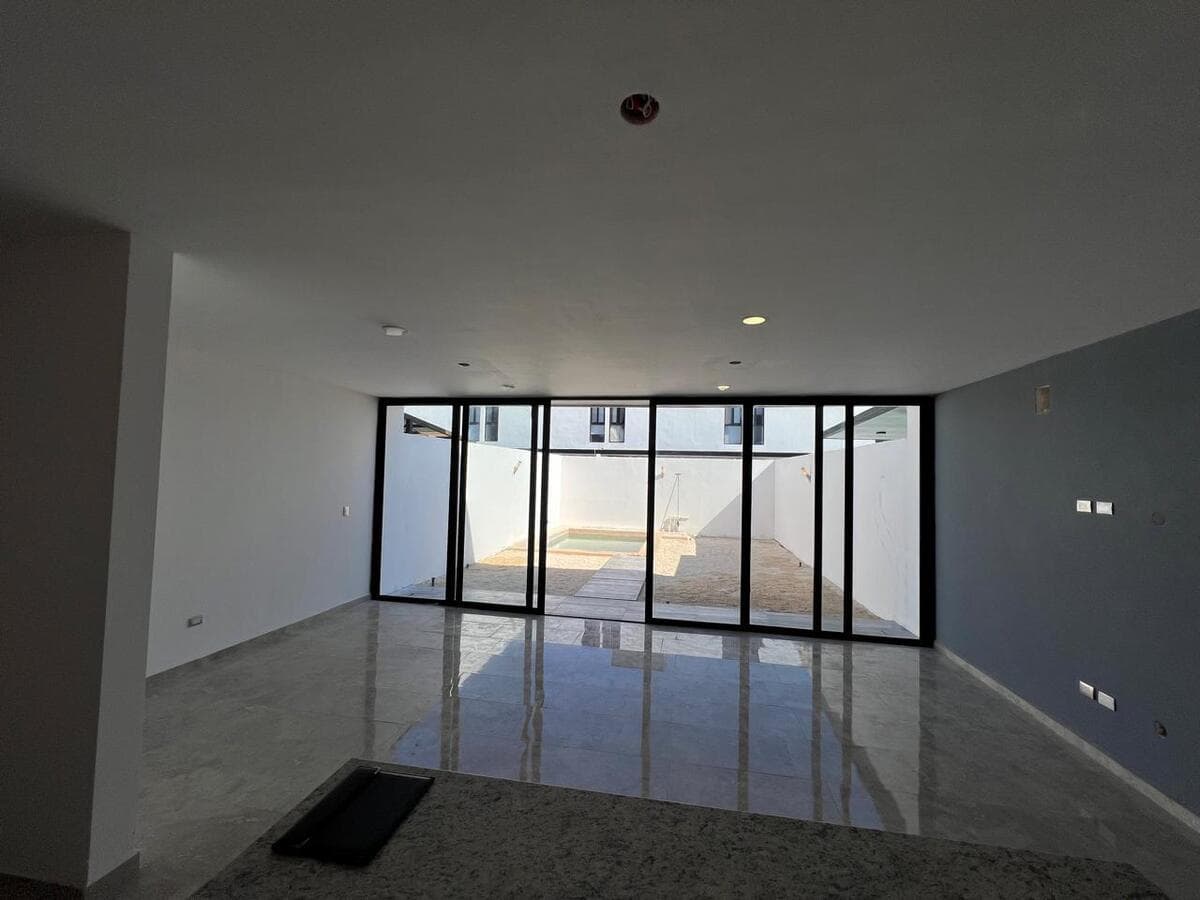 PREMIUM TOWNHOUSE FOR SALE WITH ROOF TERRACE, IN A PRIVATE 3-BEDROOM COMPLEX WITH AMENITIES IN CONKAL, MÉRIDA