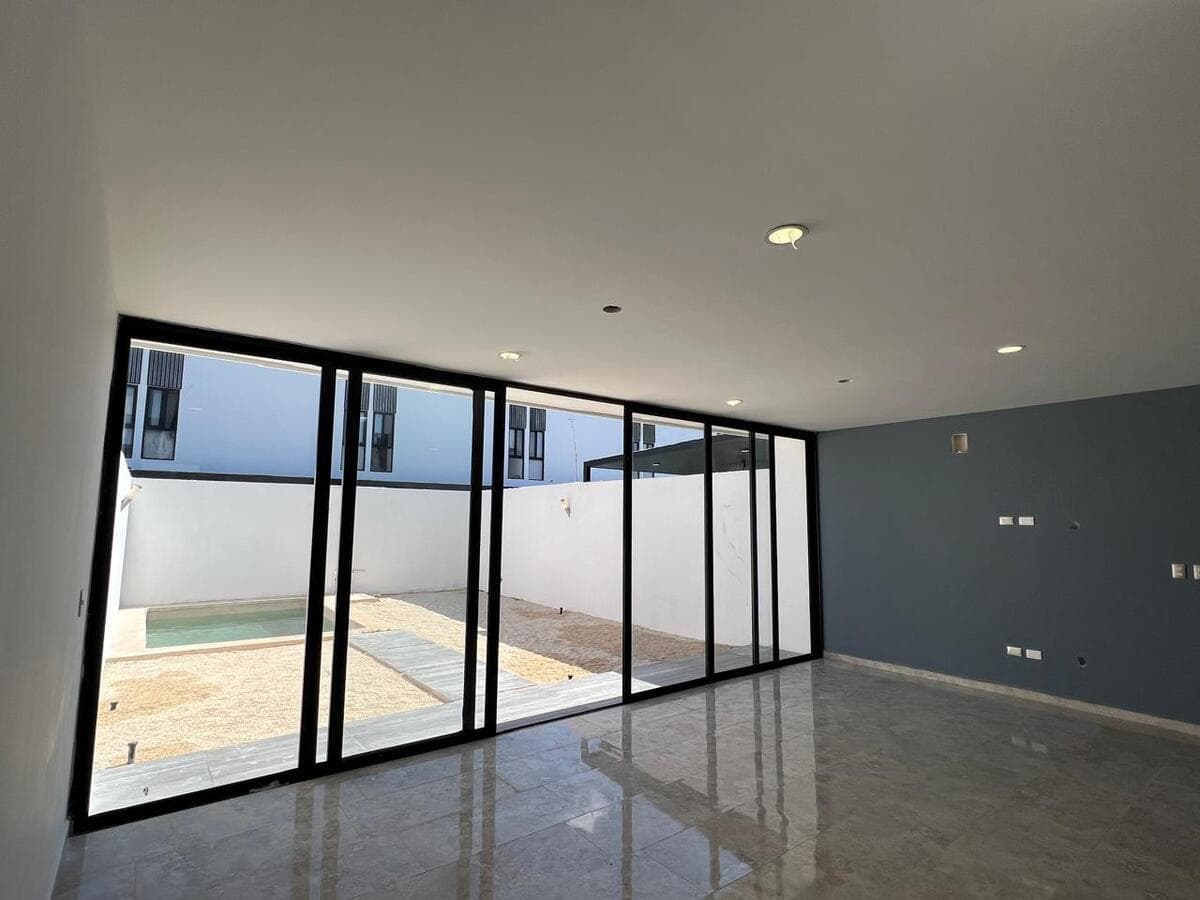 PREMIUM TOWNHOUSE FOR SALE WITH ROOF TERRACE, IN A PRIVATE 3-BEDROOM COMPLEX WITH AMENITIES IN CONKAL, MÉRIDA