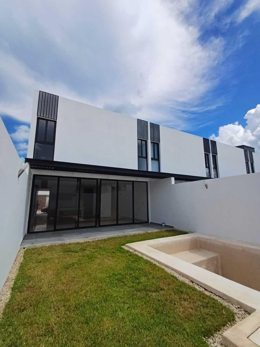 PREMIUM TOWNHOUSE FOR SALE WITH ROOF TERRACE, IN A PRIVATE 3-BEDROOM COMPLEX WITH AMENITIES IN CONKAL, MÉRIDA