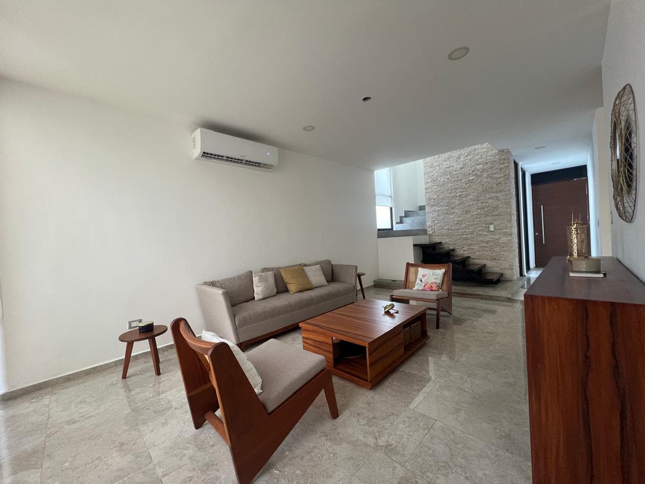 FULLY FURNISHED HOUSE FOR SALE: 3 BEDROOMS, SOLAR PANELS, IN A PRIVATE COMPLEX WITH CONKAL AMENITIES, MÉRIDA